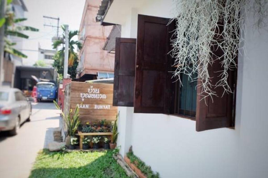 Baan Bunyat Hotell Chiang Mai Exteriör bild